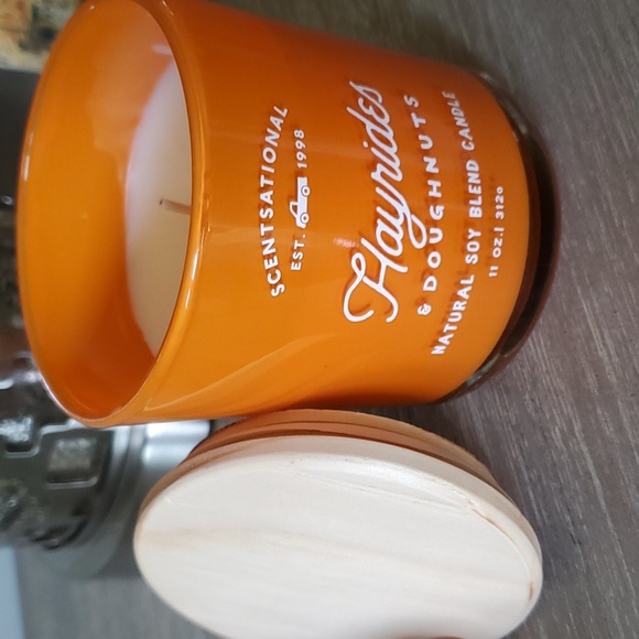 Scentsational Soy Fall Candle Hayrides & Donuts 11oz - Picture 2 of 4